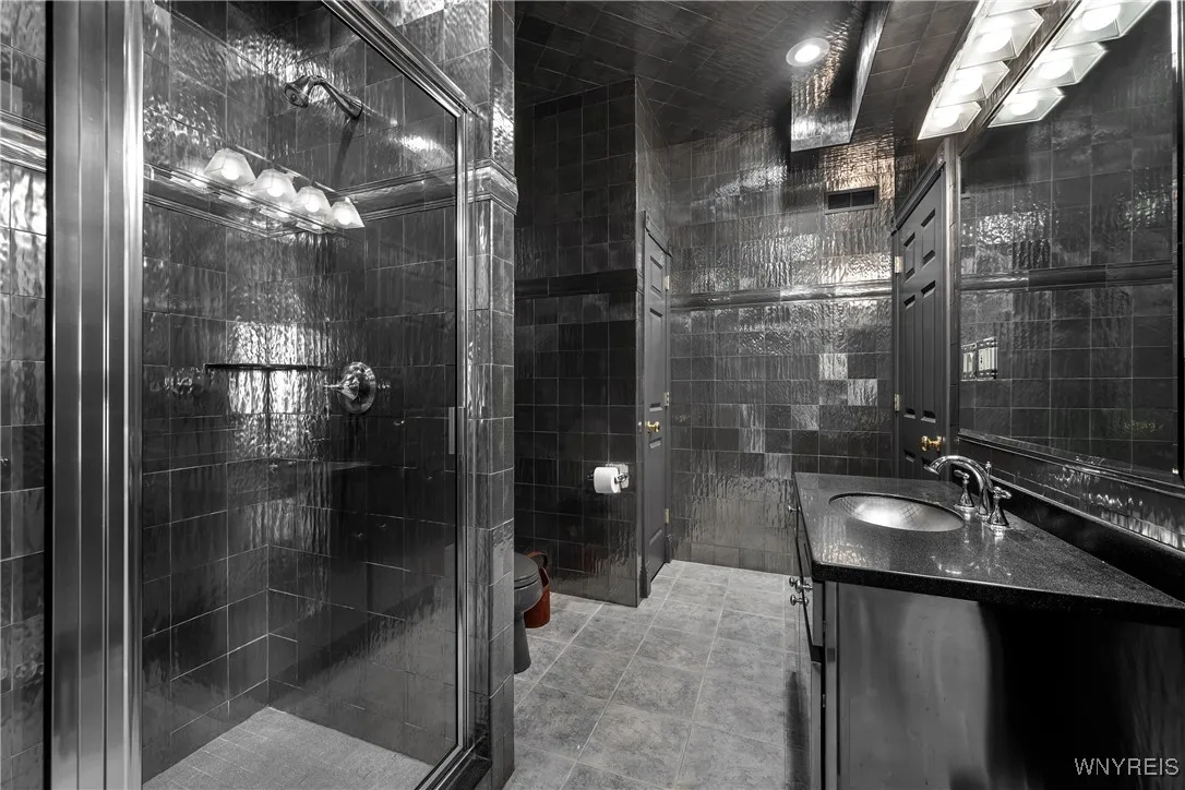 4875 E River Road, Grand Island, New York 14072, Grand Island, New York 14072, 4 Bedrooms Bedrooms, 15 Rooms Rooms,4 BathroomsBathrooms,Residential,For Sale,4875 E River Road, Grand Island, New York 14072,B1629712
