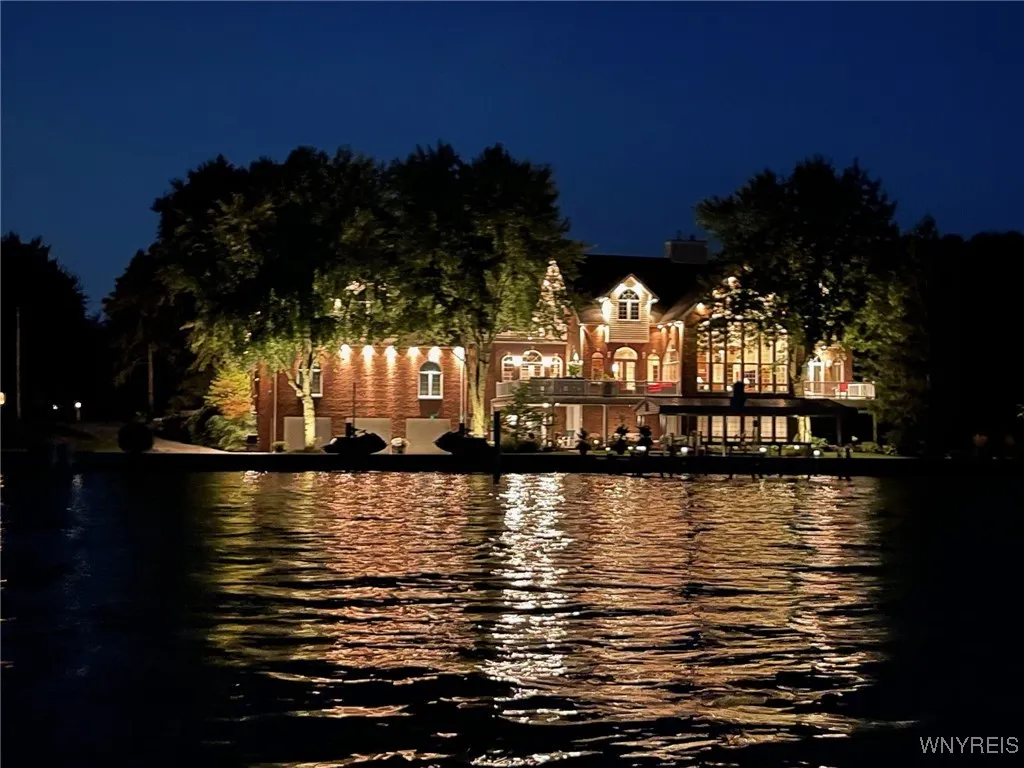 4875 E River Road, Grand Island, New York 14072, Grand Island, New York 14072, 4 Bedrooms Bedrooms, 15 Rooms Rooms,4 BathroomsBathrooms,Residential,For Sale,4875 E River Road, Grand Island, New York 14072,B1629712
