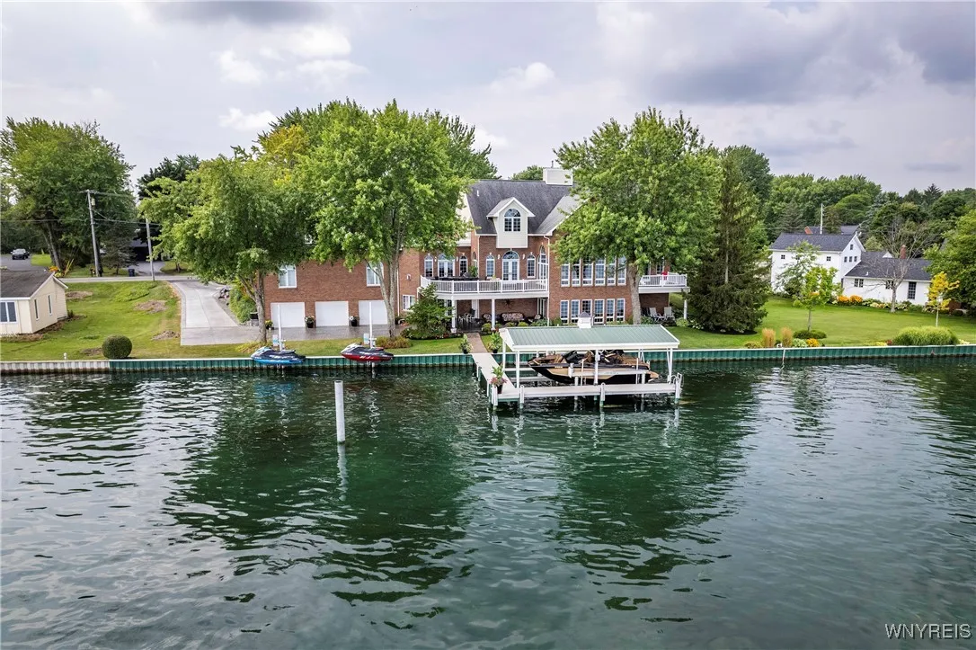4875 E River Road, Grand Island, New York 14072, Grand Island, New York 14072, 4 Bedrooms Bedrooms, 15 Rooms Rooms,4 BathroomsBathrooms,Residential,For Sale,4875 E River Road, Grand Island, New York 14072,B1629712