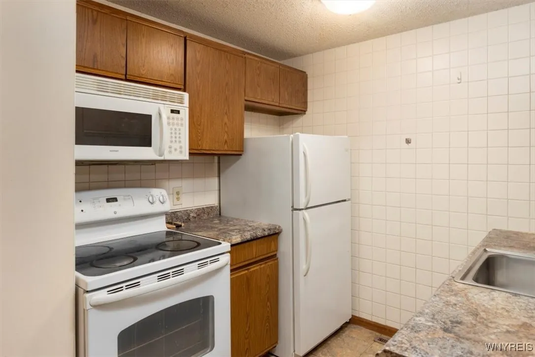 4619 Chestnut Ridge Road L, Amherst, New York 1422, Amherst, New York 14228, 2 Bedrooms Bedrooms, 5 Rooms Rooms,1 BathroomBathrooms,Residential,For Sale,4619 Chestnut Ridge Road L, Amherst, New York 1422,B1626915
