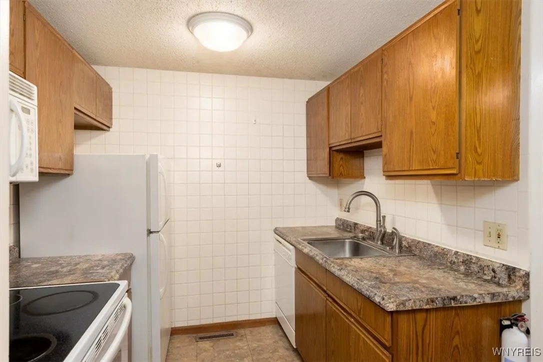 4619 Chestnut Ridge Road L, Amherst, New York 1422, Amherst, New York 14228, 2 Bedrooms Bedrooms, 5 Rooms Rooms,1 BathroomBathrooms,Residential,For Sale,4619 Chestnut Ridge Road L, Amherst, New York 1422,B1626915