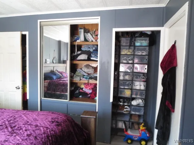 Wow!   4 closets...