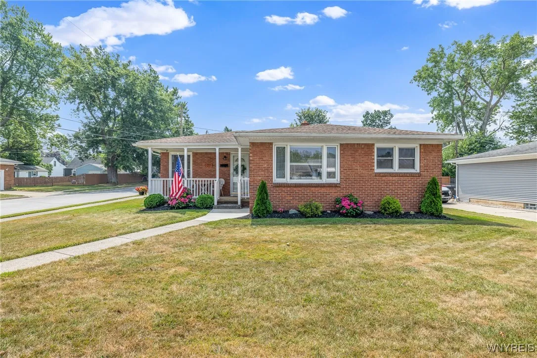 27 Wilma Drive, Lancaster, New York 14086, Lancaster, New York 14086, 3 Bedrooms Bedrooms, 8 Rooms Rooms,1 BathroomBathrooms,Residential,Closed,27 Wilma Drive, Lancaster, New York 14086,0,B1630765