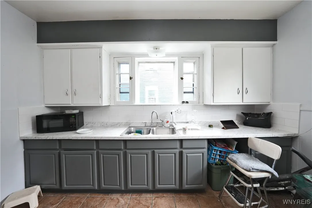 644 West Avenue, Buffalo, New York 14213, Buffalo, New York 14213, 5 Bedrooms Bedrooms, 10 Rooms Rooms,2 BathroomsBathrooms,Residential,For Sale,644 West Avenue, Buffalo, New York 14213,B1630687