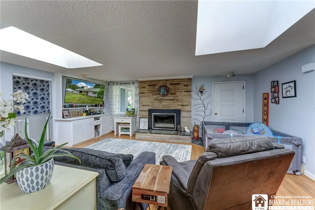 8382 Kimberly Road, Clarence, New York 14221, Clarence, New York 14221, 2 Bedrooms Bedrooms, 7 Rooms Rooms,1 BathroomBathrooms,Residential,For Sale,8382 Kimberly Road, Clarence, New York 14221,R1630551