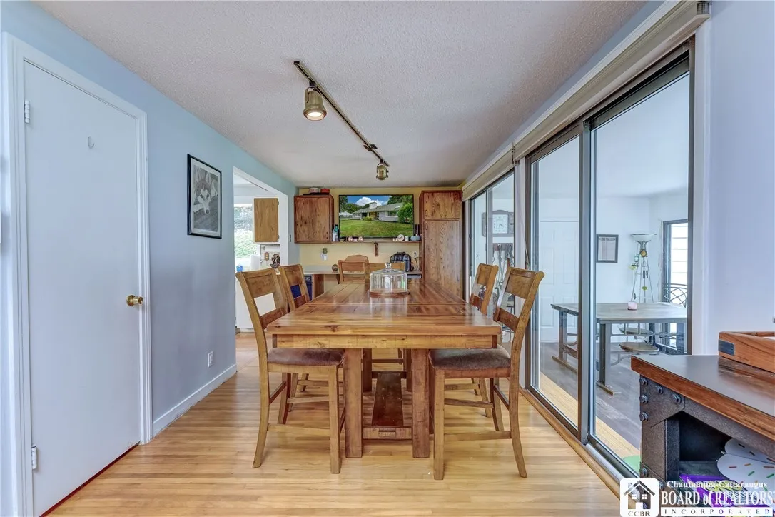 8382 Kimberly Road, Clarence, New York 14221, Clarence, New York 14221, 2 Bedrooms Bedrooms, 7 Rooms Rooms,1 BathroomBathrooms,Residential,For Sale,8382 Kimberly Road, Clarence, New York 14221,R1630551