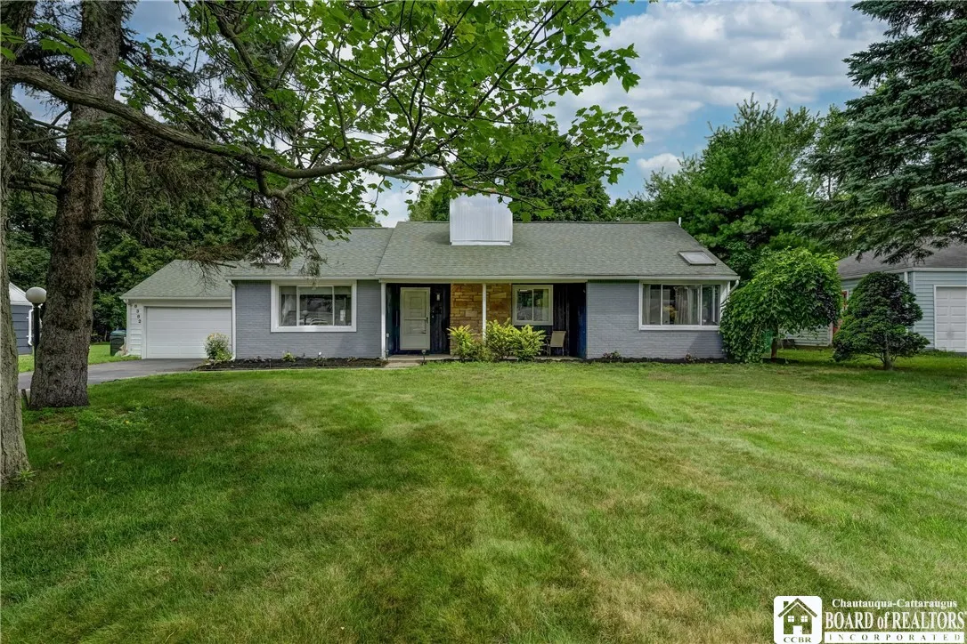 8382 Kimberly Road, Clarence, New York 14221, Clarence, New York 14221, 2 Bedrooms Bedrooms, 7 Rooms Rooms,1 BathroomBathrooms,Residential,For Sale,8382 Kimberly Road, Clarence, New York 14221,R1630551