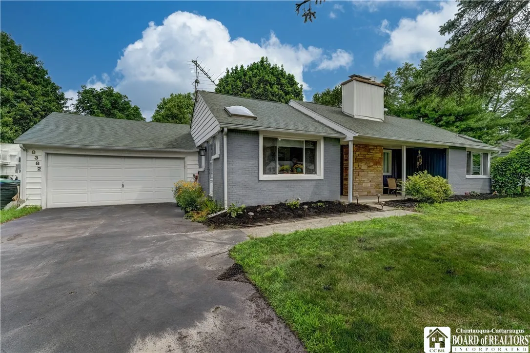 8382 Kimberly Road, Clarence, New York 14221, Clarence, New York 14221, 2 Bedrooms Bedrooms, 7 Rooms Rooms,1 BathroomBathrooms,Residential,For Sale,8382 Kimberly Road, Clarence, New York 14221,R1630551