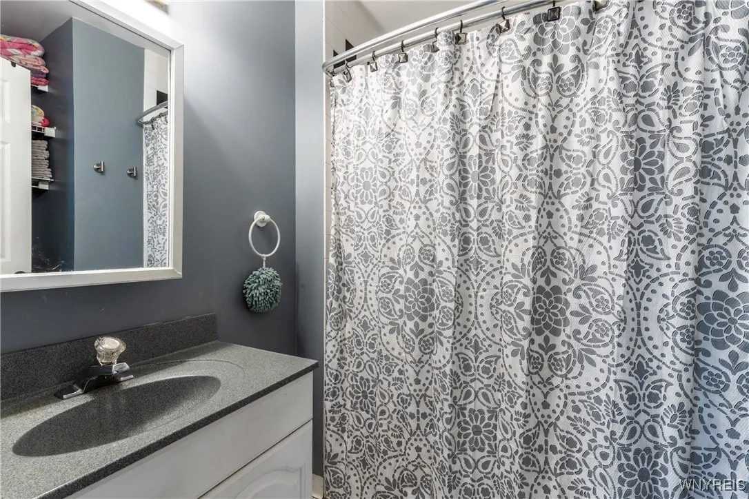 6731 Webster Road, Orchard Park, New York 14127, Orchard Park, New York 14127, 5 Bedrooms Bedrooms, 12 Rooms Rooms,3 BathroomsBathrooms,Residential,For Sale,6731 Webster Road, Orchard Park, New York 14127,0,B1629246