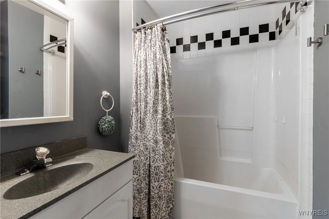 6731 Webster Road, Orchard Park, New York 14127, Orchard Park, New York 14127, 5 Bedrooms Bedrooms, 12 Rooms Rooms,3 BathroomsBathrooms,Residential,For Sale,6731 Webster Road, Orchard Park, New York 14127,0,B1629246