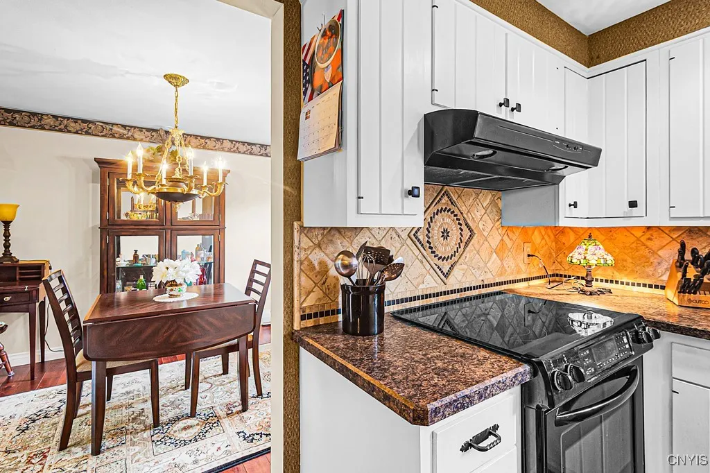 6 Clintonview Road, New Hartford, New York 13413, New Hartford, New York 13413, 4 Bedrooms Bedrooms, 10 Rooms Rooms,2 BathroomsBathrooms,Residential,Closed,6 Clintonview Road, New Hartford, New York 13413,0,S1621123