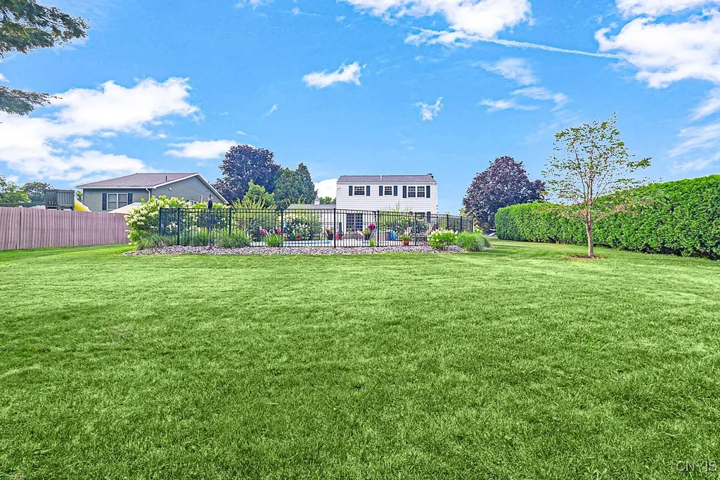 6 Clintonview Road, New Hartford, New York 13413, New Hartford, New York 13413, 4 Bedrooms Bedrooms, 10 Rooms Rooms,2 BathroomsBathrooms,Residential,Closed,6 Clintonview Road, New Hartford, New York 13413,0,S1621123