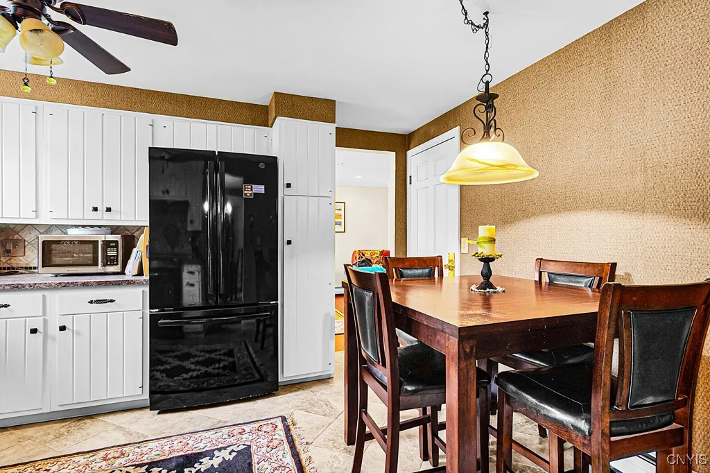 6 Clintonview Road, New Hartford, New York 13413, New Hartford, New York 13413, 4 Bedrooms Bedrooms, 10 Rooms Rooms,2 BathroomsBathrooms,Residential,Closed,6 Clintonview Road, New Hartford, New York 13413,0,S1621123