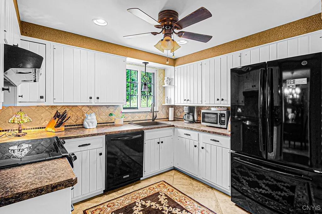 6 Clintonview Road, New Hartford, New York 13413, New Hartford, New York 13413, 4 Bedrooms Bedrooms, 10 Rooms Rooms,2 BathroomsBathrooms,Residential,Closed,6 Clintonview Road, New Hartford, New York 13413,0,S1621123