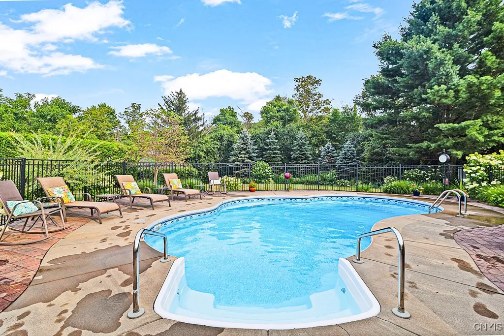 6 Clintonview Road, New Hartford, New York 13413, New Hartford, New York 13413, 4 Bedrooms Bedrooms, 10 Rooms Rooms,2 BathroomsBathrooms,Residential,Closed,6 Clintonview Road, New Hartford, New York 13413,0,S1621123