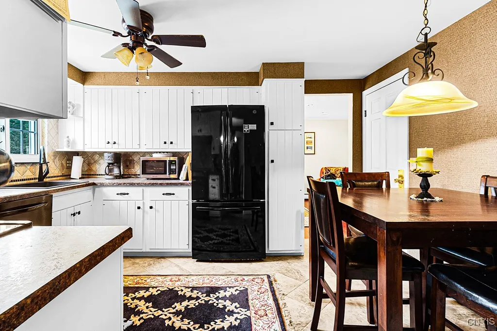 6 Clintonview Road, New Hartford, New York 13413, New Hartford, New York 13413, 4 Bedrooms Bedrooms, 10 Rooms Rooms,2 BathroomsBathrooms,Residential,Closed,6 Clintonview Road, New Hartford, New York 13413,0,S1621123