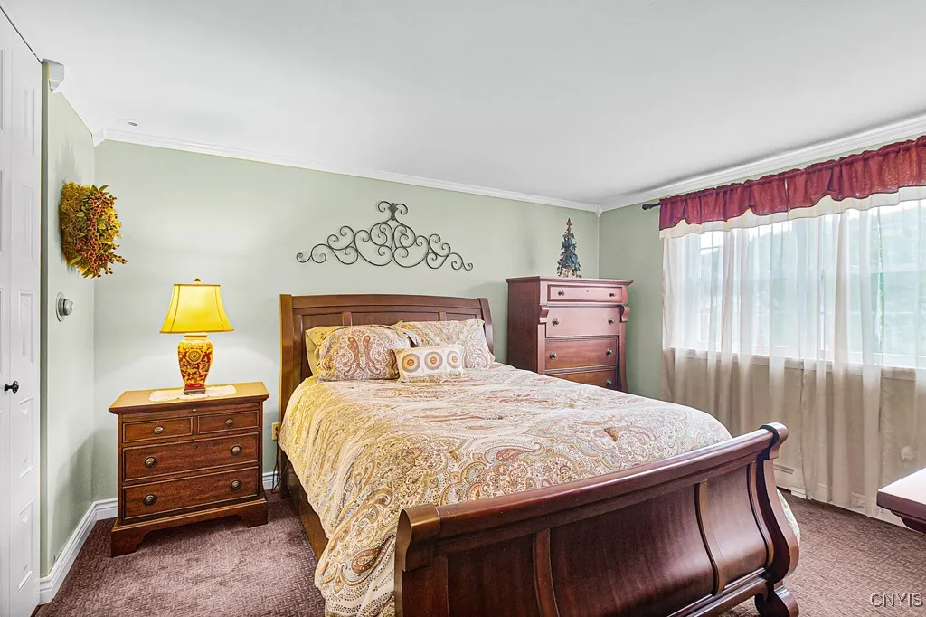 6 Clintonview Road, New Hartford, New York 13413, New Hartford, New York 13413, 4 Bedrooms Bedrooms, 10 Rooms Rooms,2 BathroomsBathrooms,Residential,Closed,6 Clintonview Road, New Hartford, New York 13413,0,S1621123