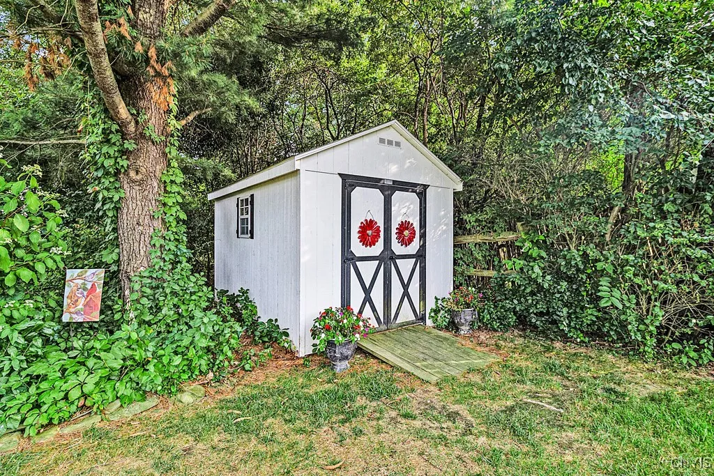 6 Clintonview Road, New Hartford, New York 13413, New Hartford, New York 13413, 4 Bedrooms Bedrooms, 10 Rooms Rooms,2 BathroomsBathrooms,Residential,Closed,6 Clintonview Road, New Hartford, New York 13413,0,S1621123