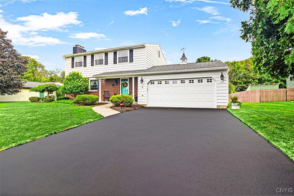 6 Clintonview Road, New Hartford, New York 13413, New Hartford, New York 13413, 4 Bedrooms Bedrooms, 10 Rooms Rooms,2 BathroomsBathrooms,Residential,Closed,6 Clintonview Road, New Hartford, New York 13413,0,S1621123