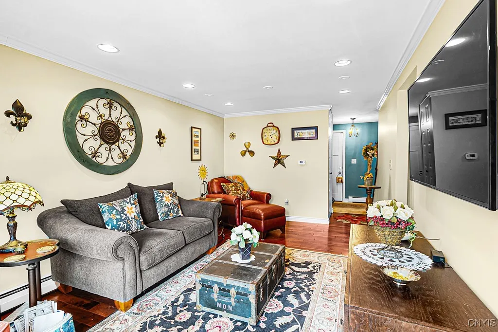 6 Clintonview Road, New Hartford, New York 13413, New Hartford, New York 13413, 4 Bedrooms Bedrooms, 10 Rooms Rooms,2 BathroomsBathrooms,Residential,Closed,6 Clintonview Road, New Hartford, New York 13413,0,S1621123