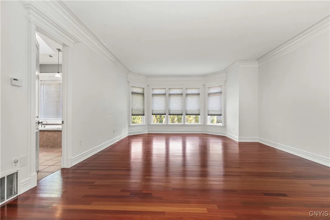 1st Floor Primary Suite