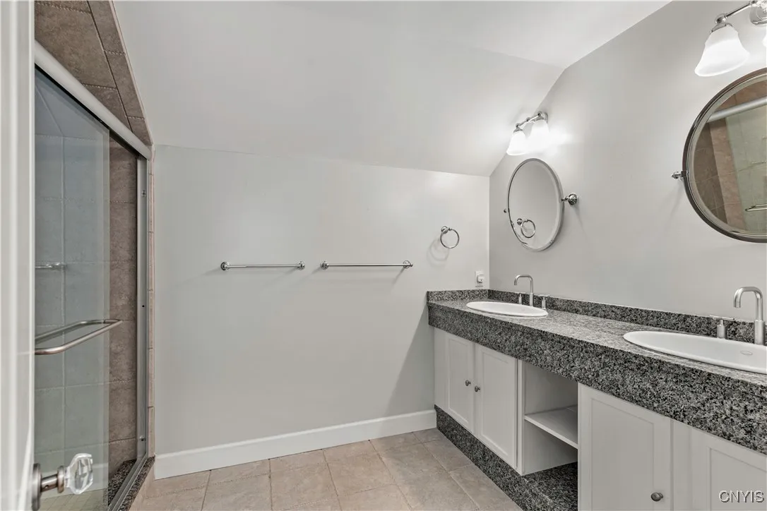 Full bath near the bonus room wing.