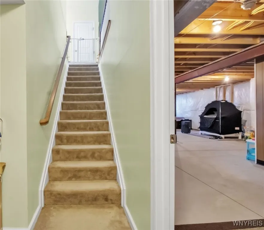 Stairway to 8'0 basement