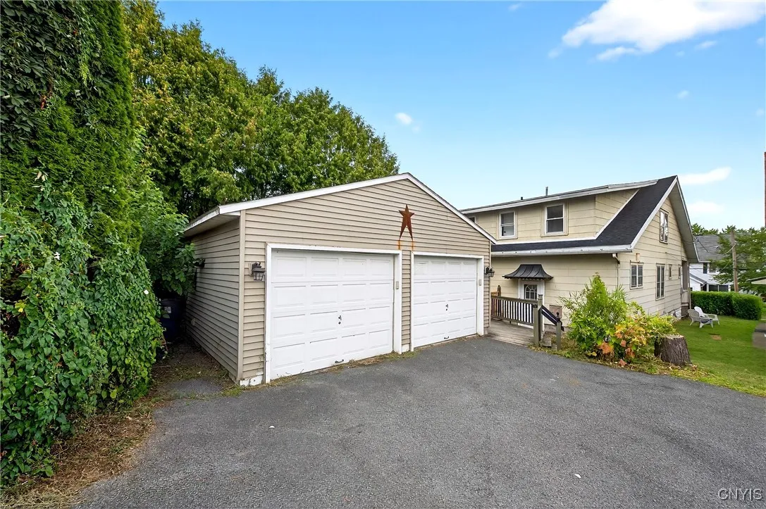 111 Maplehurst Avenue, Syracuse, New York 13208, Syracuse, New York 13208, 4 Bedrooms Bedrooms, 10 Rooms Rooms,2 BathroomsBathrooms,Residential Lease,Closed,111 Maplehurst Avenue, Syracuse, New York 13208,0,S1630879