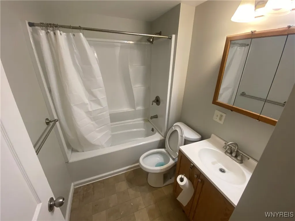 Lower unit - Photo taken prior to tenant