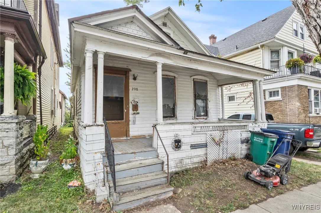 298 Dearborn Street, Buffalo, New York 14207, Buffalo, New York 14207, 2 Bedrooms Bedrooms, 5 Rooms Rooms,1 BathroomBathrooms,Residential,For Sale,298 Dearborn Street, Buffalo, New York 14207,B1630975