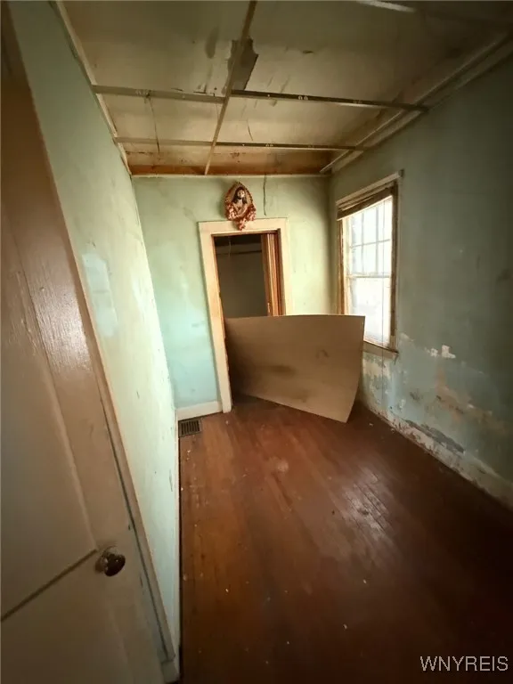 298 Dearborn Street, Buffalo, New York 14207, Buffalo, New York 14207, 2 Bedrooms Bedrooms, 5 Rooms Rooms,1 BathroomBathrooms,Residential,For Sale,298 Dearborn Street, Buffalo, New York 14207,B1630975