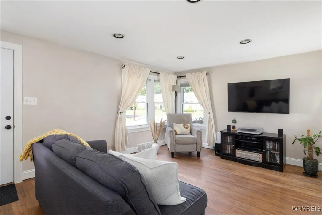 59 Sherwood Avenue, Hamburg, New York 14075, Hamburg, New York 14075, 2 Bedrooms Bedrooms, 5 Rooms Rooms,1 BathroomBathrooms,Residential,For Sale,59 Sherwood Avenue, Hamburg, New York 14075,B1630660