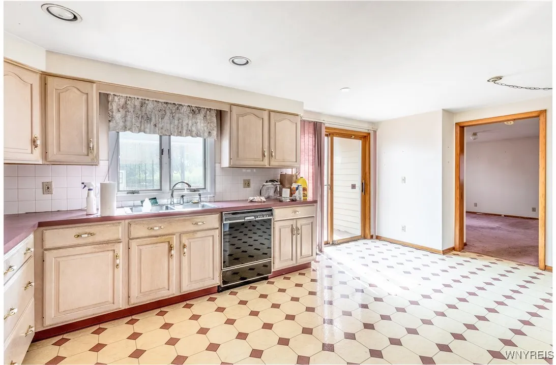 1883 Colvin Boulevard, Tonawanda, New York 14150, Tonawanda, New York 14150, 3 Bedrooms Bedrooms, 7 Rooms Rooms,2 BathroomsBathrooms,Residential,For Sale,1883 Colvin Boulevard, Tonawanda, New York 14150,0,B1630406