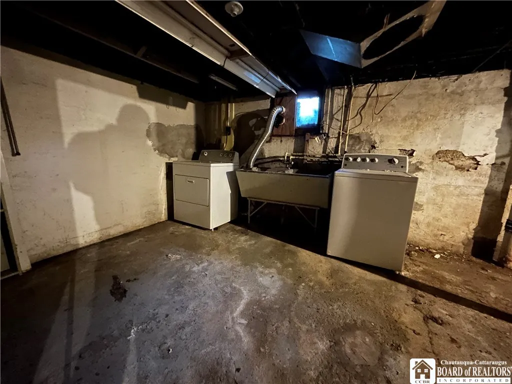 306 Charles Street, Jamestown, New York 14701, Jamestown, New York 14701, 3 Bedrooms Bedrooms, 8 Rooms Rooms,1 BathroomBathrooms,Residential,For Sale,306 Charles Street, Jamestown, New York 14701,R1630900
