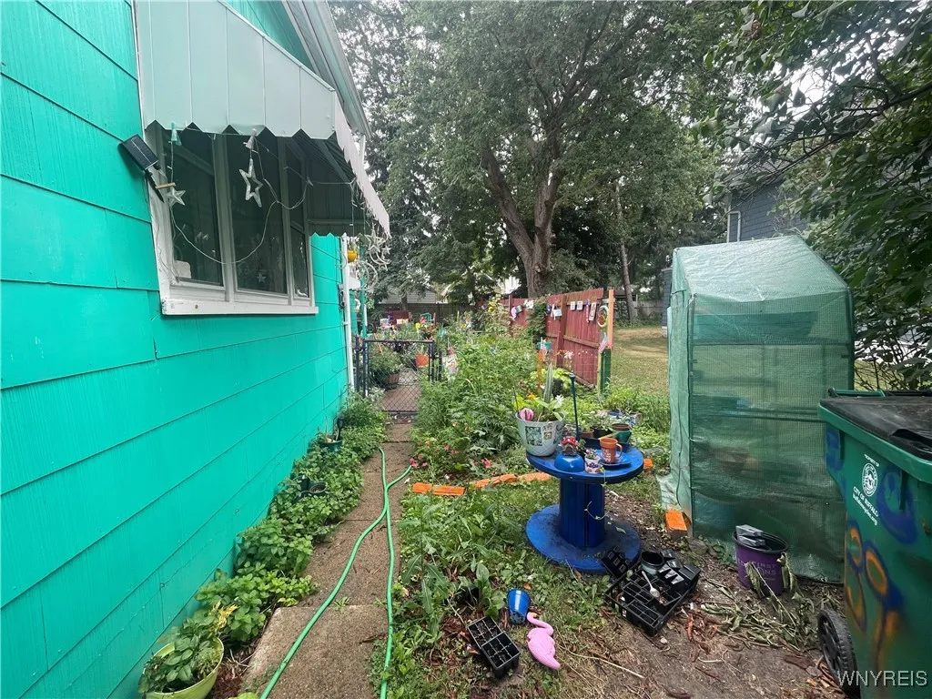139 Weaver Avenue, Buffalo, New York 14206, Buffalo, New York 14206, 2 Bedrooms Bedrooms, 8 Rooms Rooms,1 BathroomBathrooms,Residential,For Sale,139 Weaver Avenue, Buffalo, New York 14206,B1630323