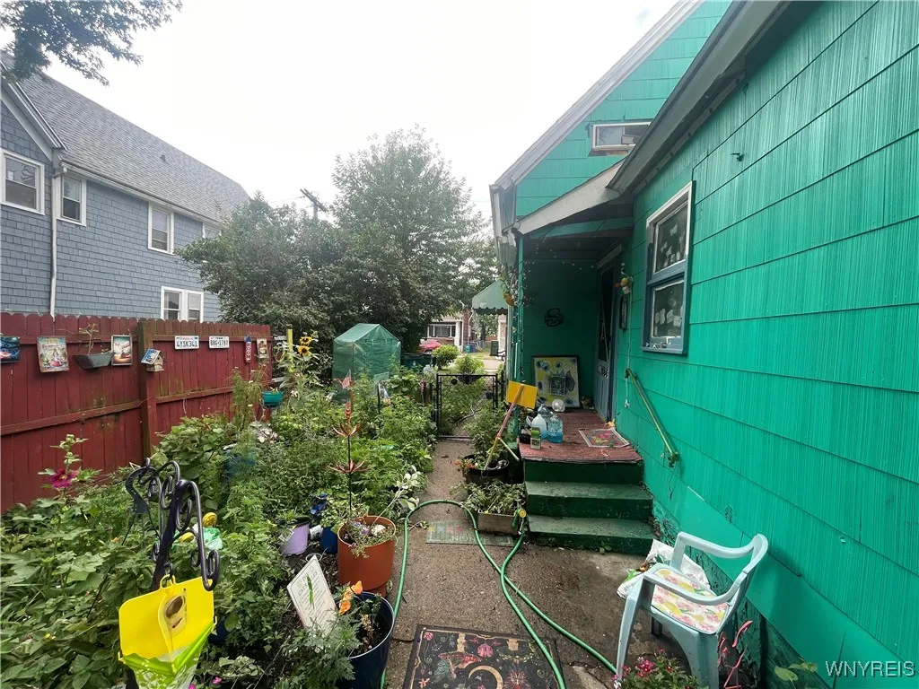 139 Weaver Avenue, Buffalo, New York 14206, Buffalo, New York 14206, 2 Bedrooms Bedrooms, 8 Rooms Rooms,1 BathroomBathrooms,Residential,For Sale,139 Weaver Avenue, Buffalo, New York 14206,B1630323