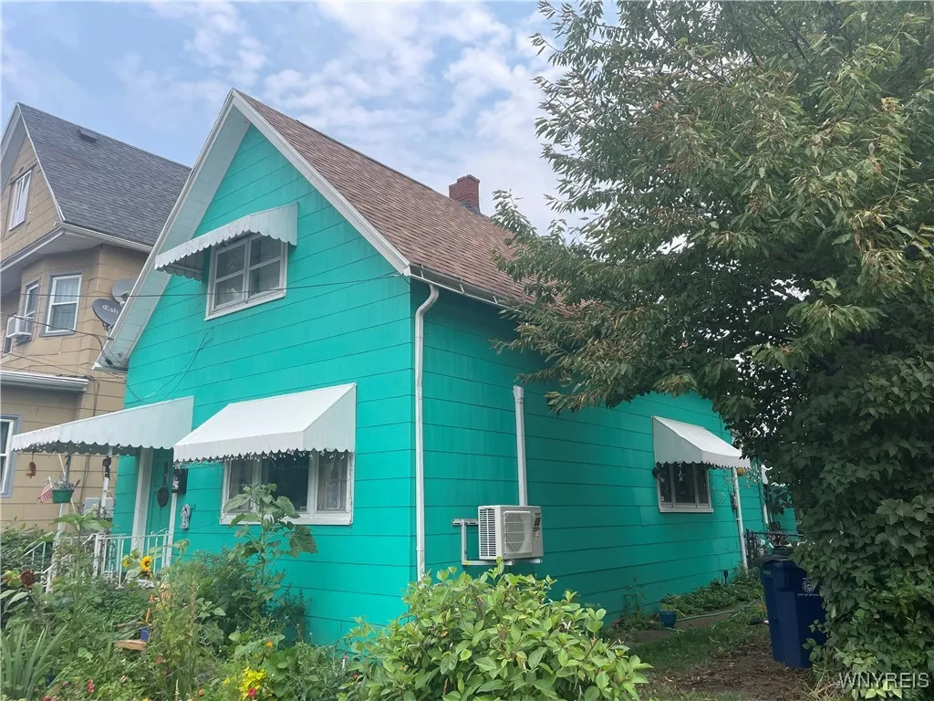 139 Weaver Avenue, Buffalo, New York 14206, Buffalo, New York 14206, 2 Bedrooms Bedrooms, 8 Rooms Rooms,1 BathroomBathrooms,Residential,For Sale,139 Weaver Avenue, Buffalo, New York 14206,B1630323