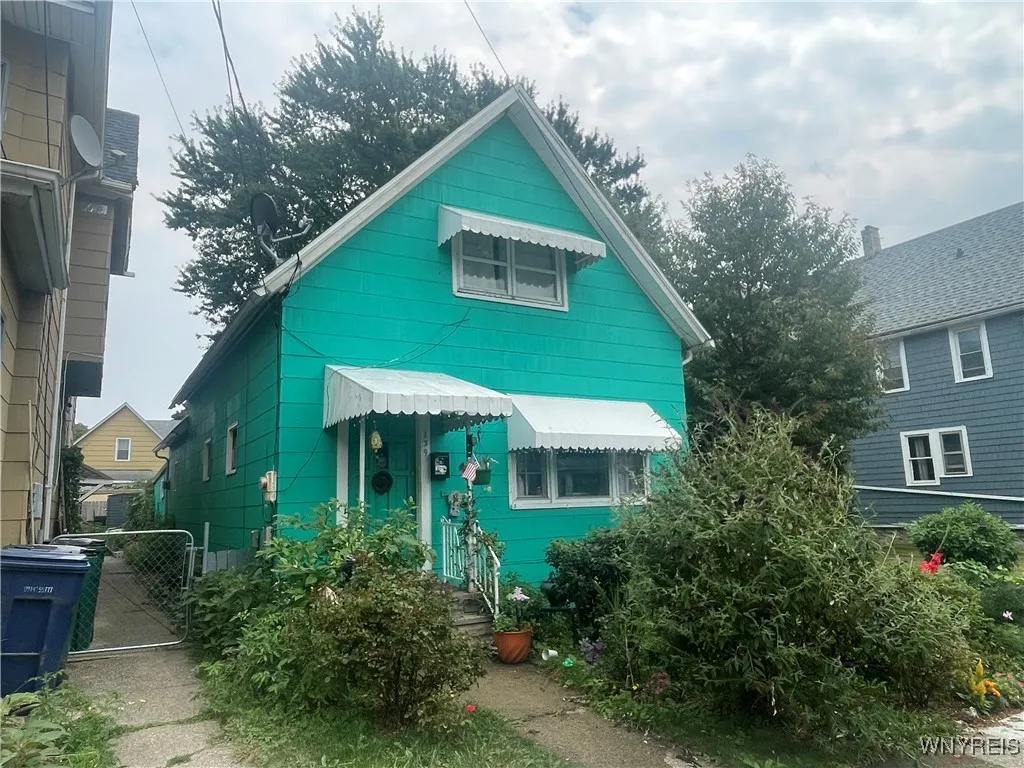 139 Weaver Avenue, Buffalo, New York 14206, Buffalo, New York 14206, 2 Bedrooms Bedrooms, 8 Rooms Rooms,1 BathroomBathrooms,Residential,For Sale,139 Weaver Avenue, Buffalo, New York 14206,B1630323