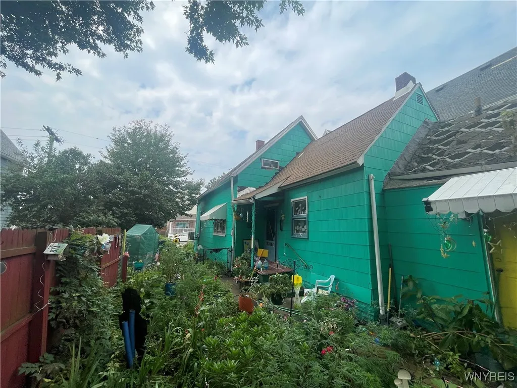 139 Weaver Avenue, Buffalo, New York 14206, Buffalo, New York 14206, 2 Bedrooms Bedrooms, 8 Rooms Rooms,1 BathroomBathrooms,Residential,For Sale,139 Weaver Avenue, Buffalo, New York 14206,B1630323