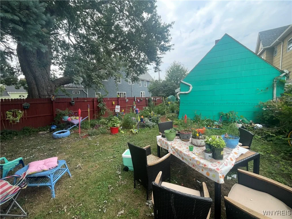 139 Weaver Avenue, Buffalo, New York 14206, Buffalo, New York 14206, 2 Bedrooms Bedrooms, 8 Rooms Rooms,1 BathroomBathrooms,Residential,For Sale,139 Weaver Avenue, Buffalo, New York 14206,B1630323