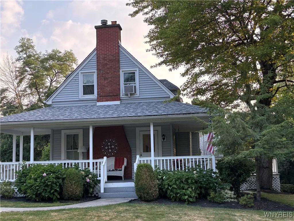 Beautiful full wrap around front porch w/swing