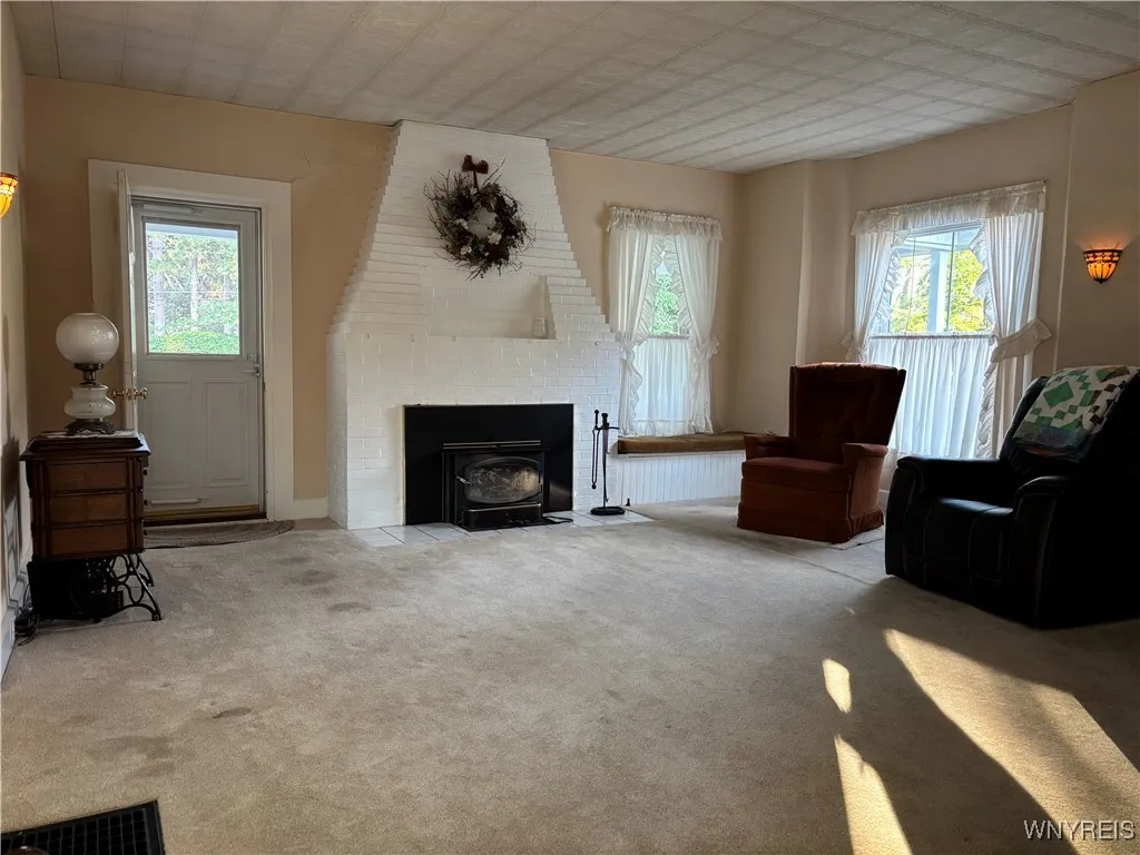 Cozy insert wood burning Fireplace in Living Room along with storage bench​​‌​​​​‌​​‌‌​‌‌​​​‌‌​‌​‌​‌​​​‌​​ seating!