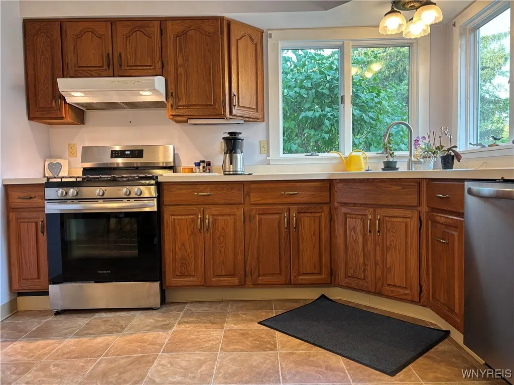 Fully applianced Kitchen!