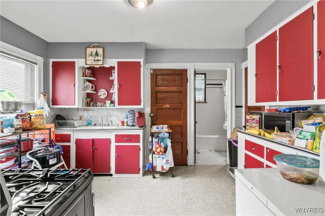 300 Dearborn Street, Buffalo, New York 14207, Buffalo, New York 14207, 6 Bedrooms Bedrooms, ,3 BathroomsBathrooms,Residential,For Sale,300 Dearborn Street, Buffalo, New York 14207,B1631021