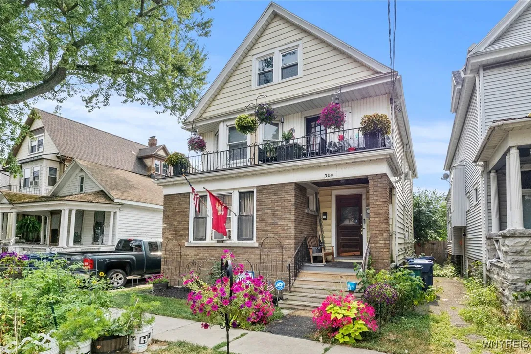 300 Dearborn Street, Buffalo, New York 14207, Buffalo, New York 14207, 6 Bedrooms Bedrooms, ,3 BathroomsBathrooms,Residential,For Sale,300 Dearborn Street, Buffalo, New York 14207,B1631021