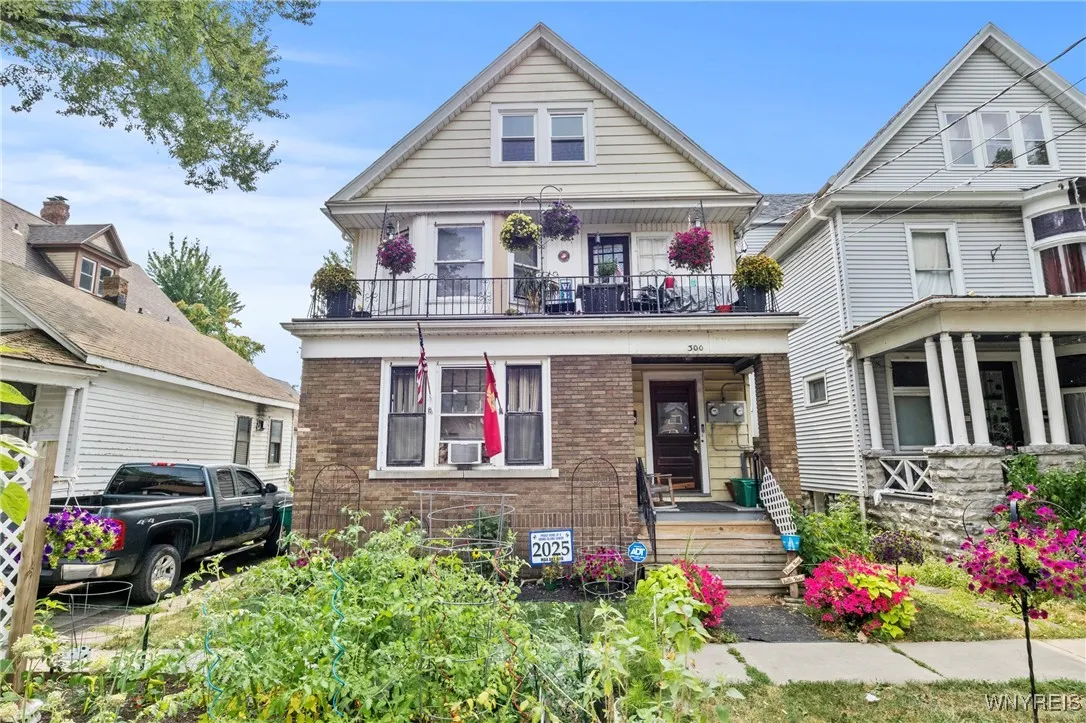 300 Dearborn Street, Buffalo, New York 14207, Buffalo, New York 14207, 6 Bedrooms Bedrooms, ,3 BathroomsBathrooms,Residential,For Sale,300 Dearborn Street, Buffalo, New York 14207,B1631021