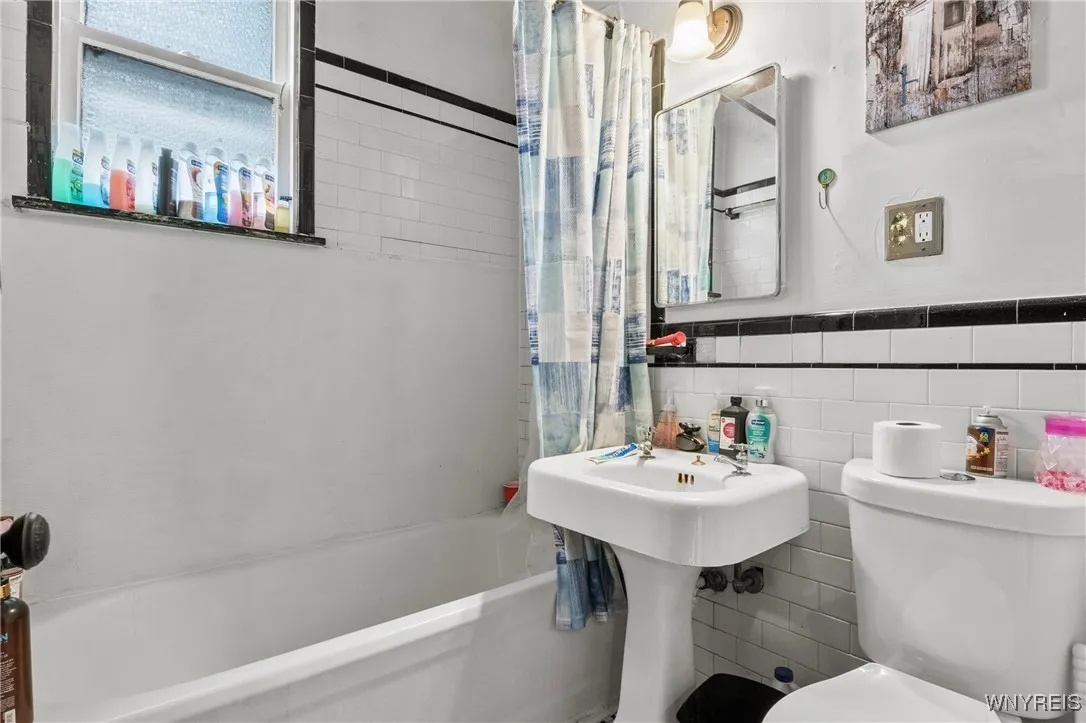 300 Dearborn Street, Buffalo, New York 14207, Buffalo, New York 14207, 6 Bedrooms Bedrooms, ,3 BathroomsBathrooms,Residential,For Sale,300 Dearborn Street, Buffalo, New York 14207,B1631021