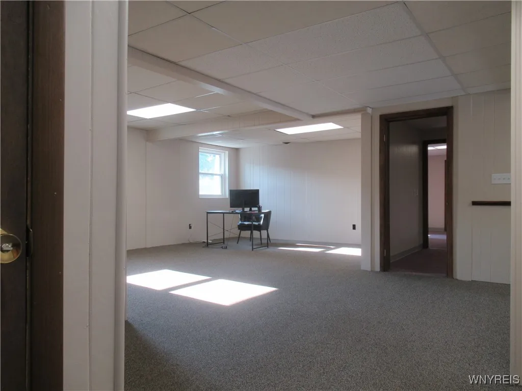 624 sq. ft. Amazing Open Floor Plan - Great for Conference Room or Storage - Loads of Natural Light!!