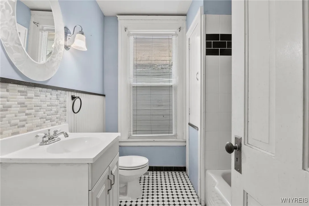 288 Dearborn Street, Buffalo, New York 14207, Buffalo, New York 14207, 6 Bedrooms Bedrooms, ,4 BathroomsBathrooms,Residential,Closed,288 Dearborn Street, Buffalo, New York 14207,0,B1631033