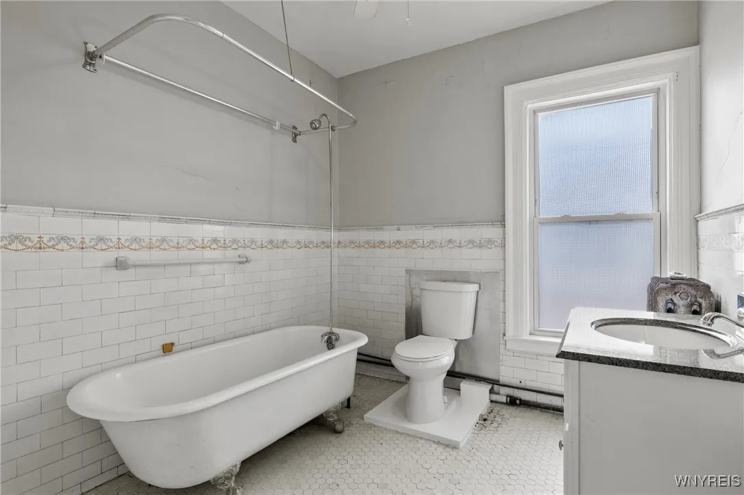 288 Dearborn Street, Buffalo, New York 14207, Buffalo, New York 14207, 6 Bedrooms Bedrooms, ,4 BathroomsBathrooms,Residential,Closed,288 Dearborn Street, Buffalo, New York 14207,0,B1631033